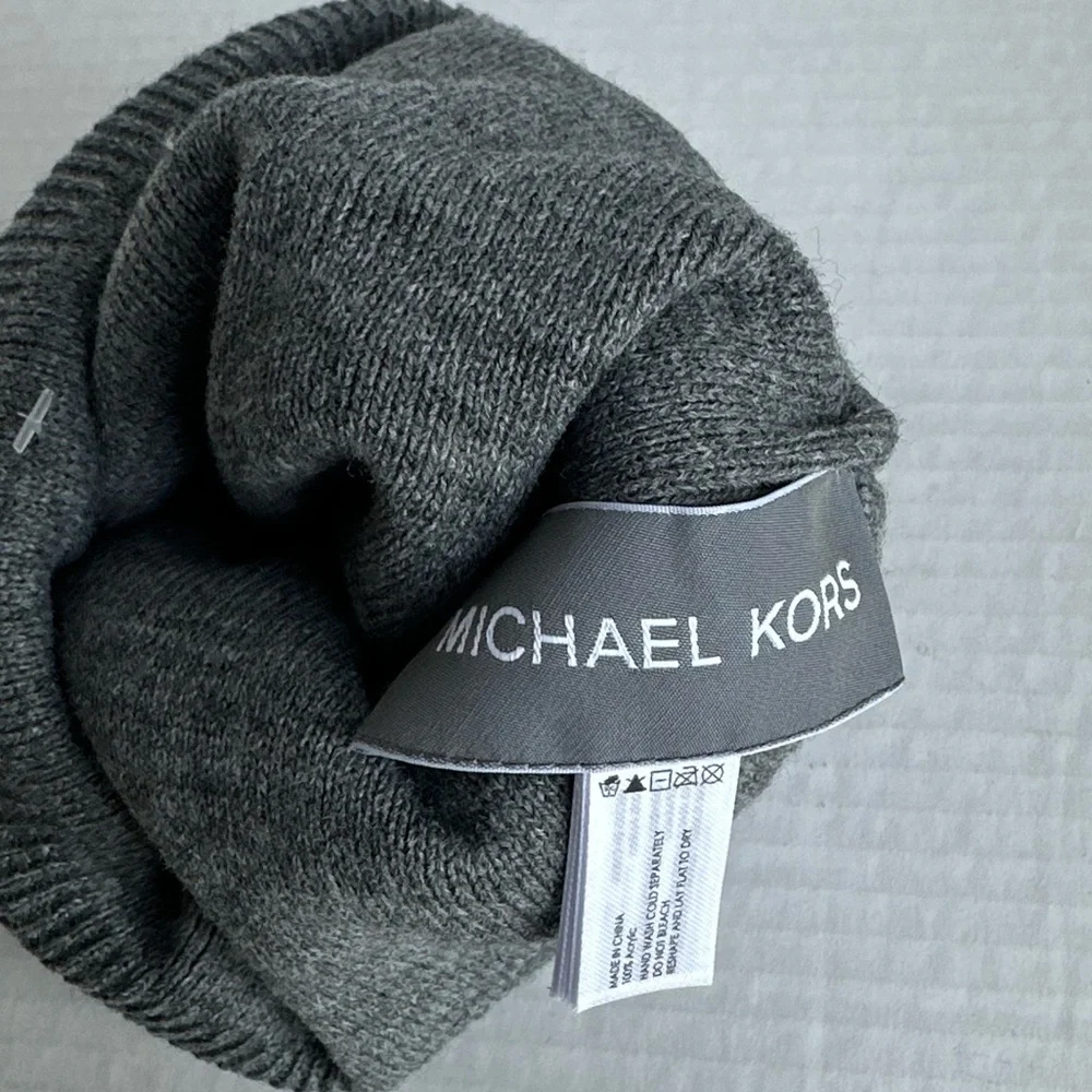 Michael Kors Gray Logo Beanie & Scarf Set | One Size | NWT | Winter Cold Weather